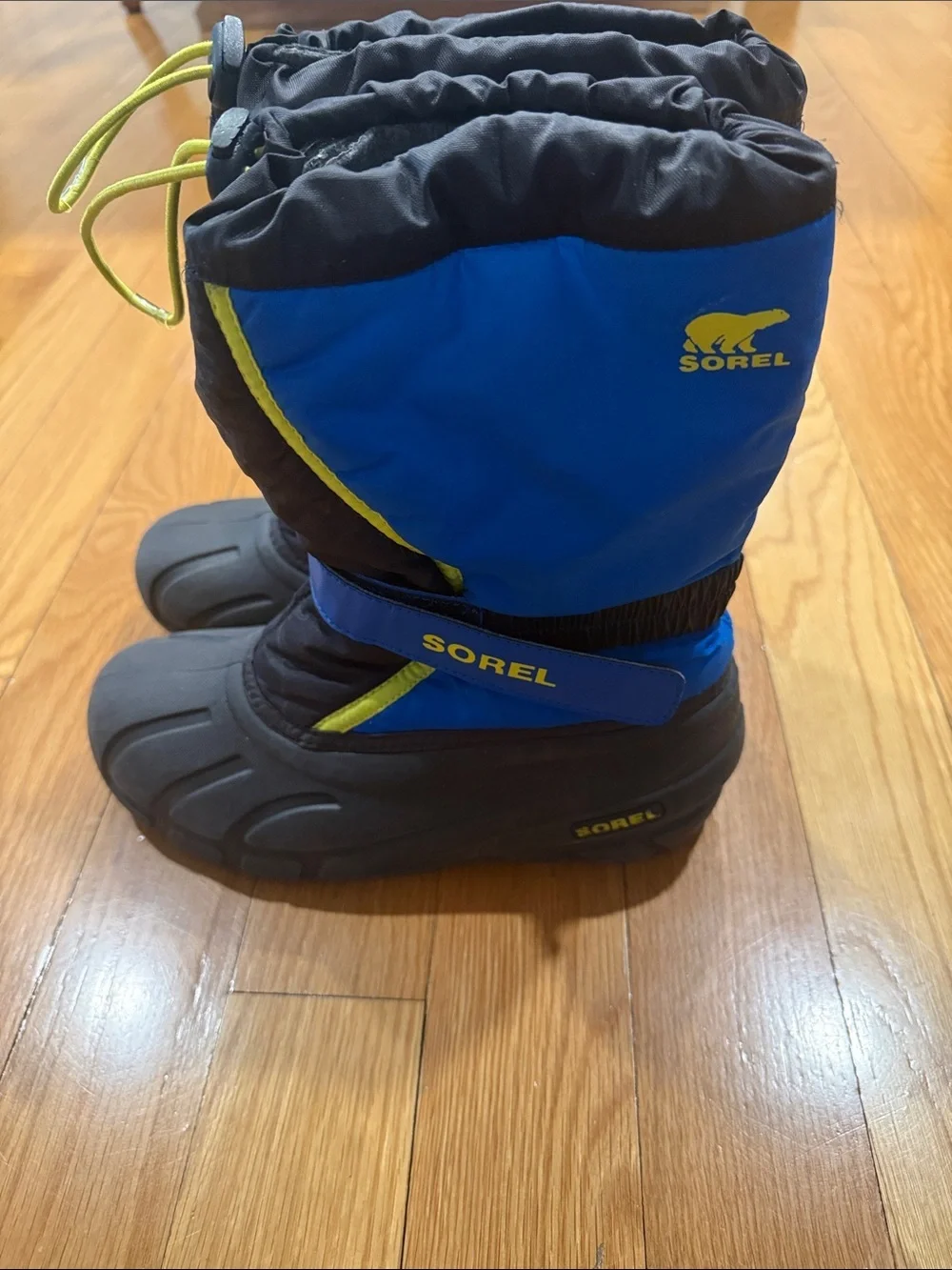 Sorel boys snow